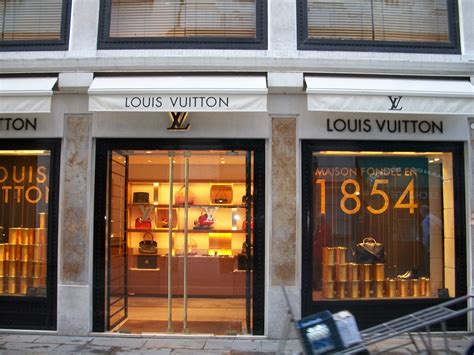 louis vuitton venezia store.